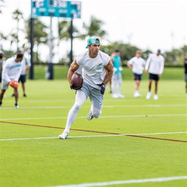 Braxton Berrios Biography- salary, net worth [2023 Update], earnings, married, relationship, rumors, girlfriend, age, stats, contracts, age