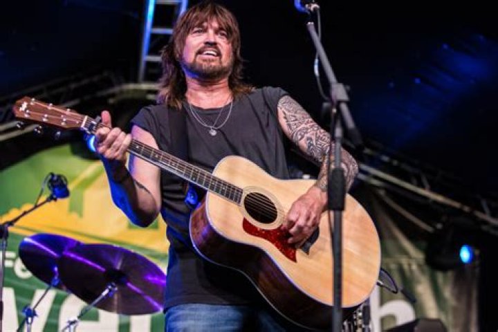 Is Billy Ray Cyrus Right or Left-Handed?