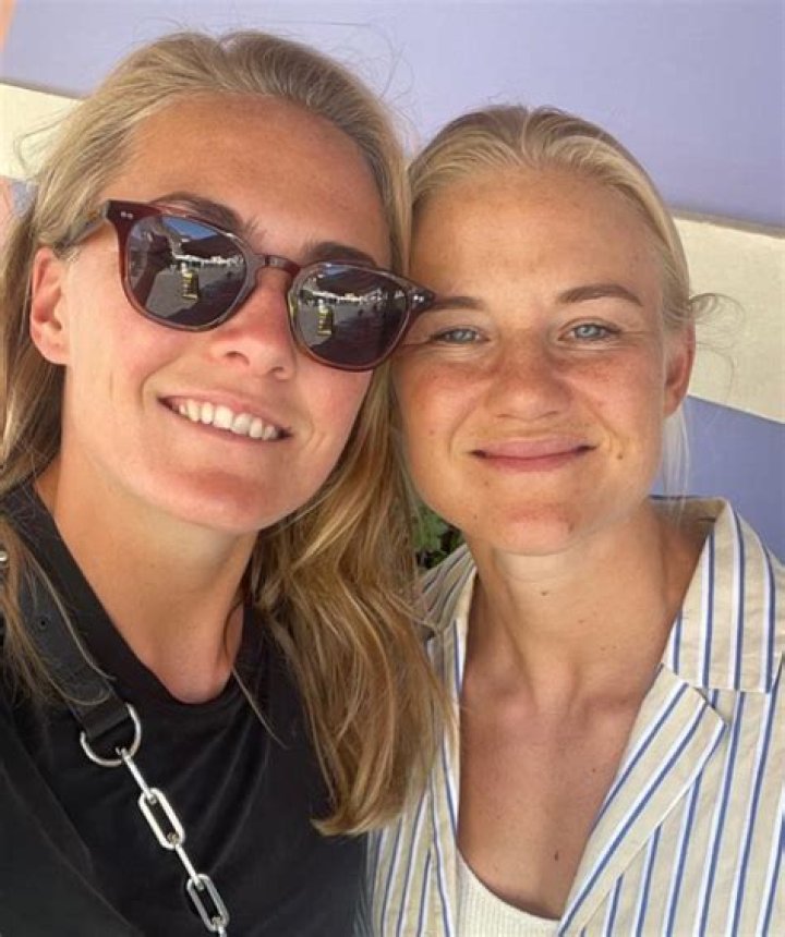 Magdalena Eriksson has an estimated net worth over $500,000 and enjoying a romantic relationship with her girlfriend, Pernille Harder.