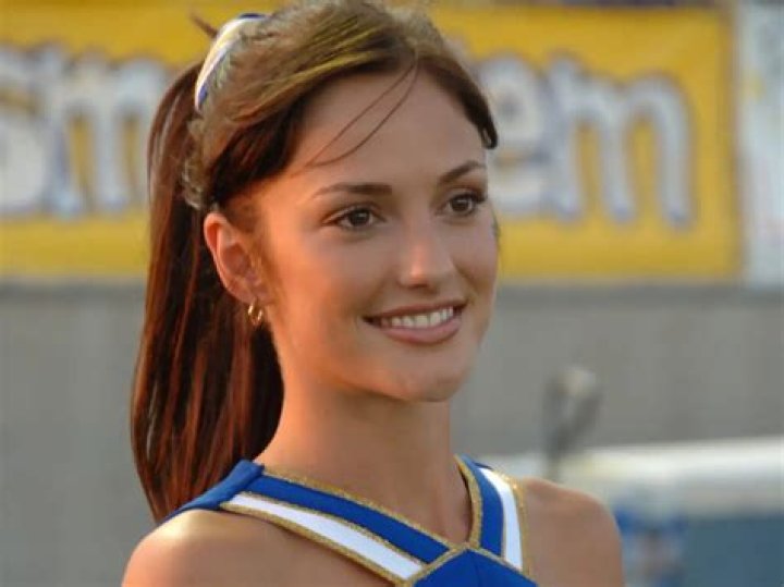 Minka Kelly Announces Memoir “Tell Me Everything” – Celeb Secrets
