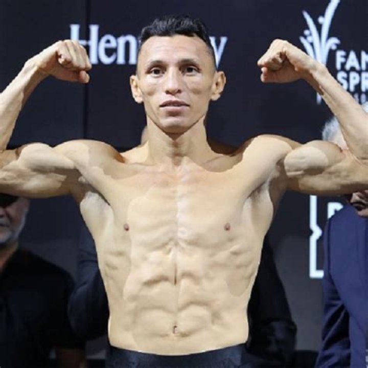 Pro Boxer Rene Alvarado Earnings and Net worth (Bio, Age, Family, Affair, Girlfriend)