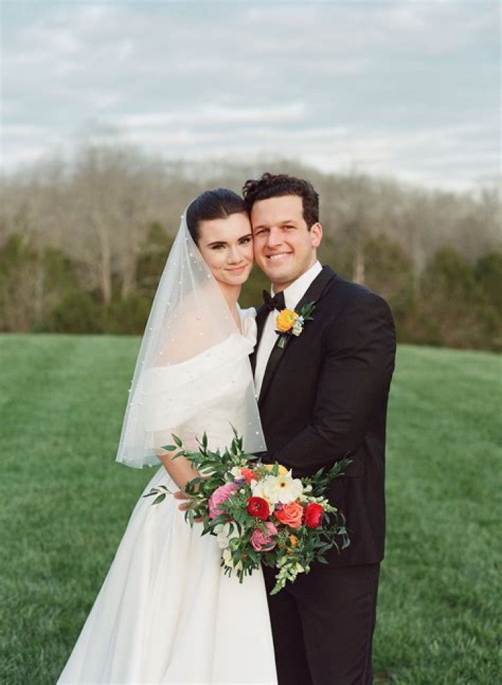 Who is Brett Robinson Dating Now